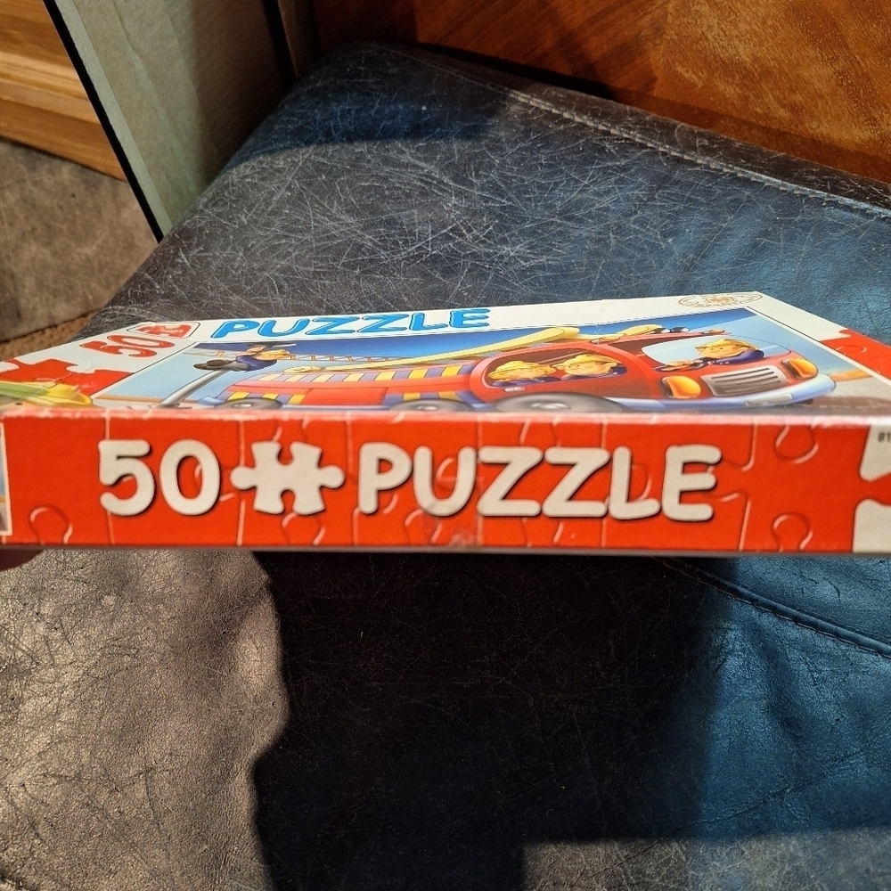 Vintage Fire Truck 50 Piece Puzzle Puzzle - Picture 2 of 3